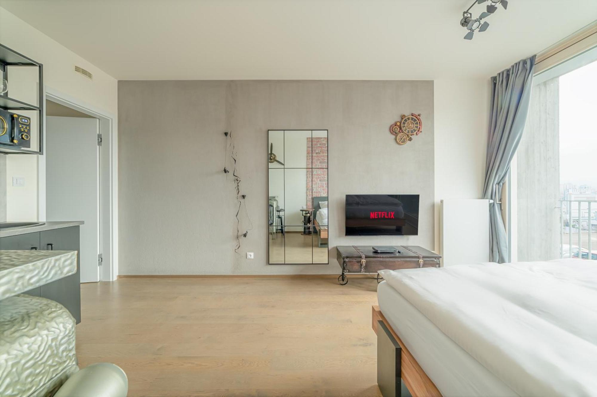 Appartement Industrialux In Premium Smichov City By Rentez Praag