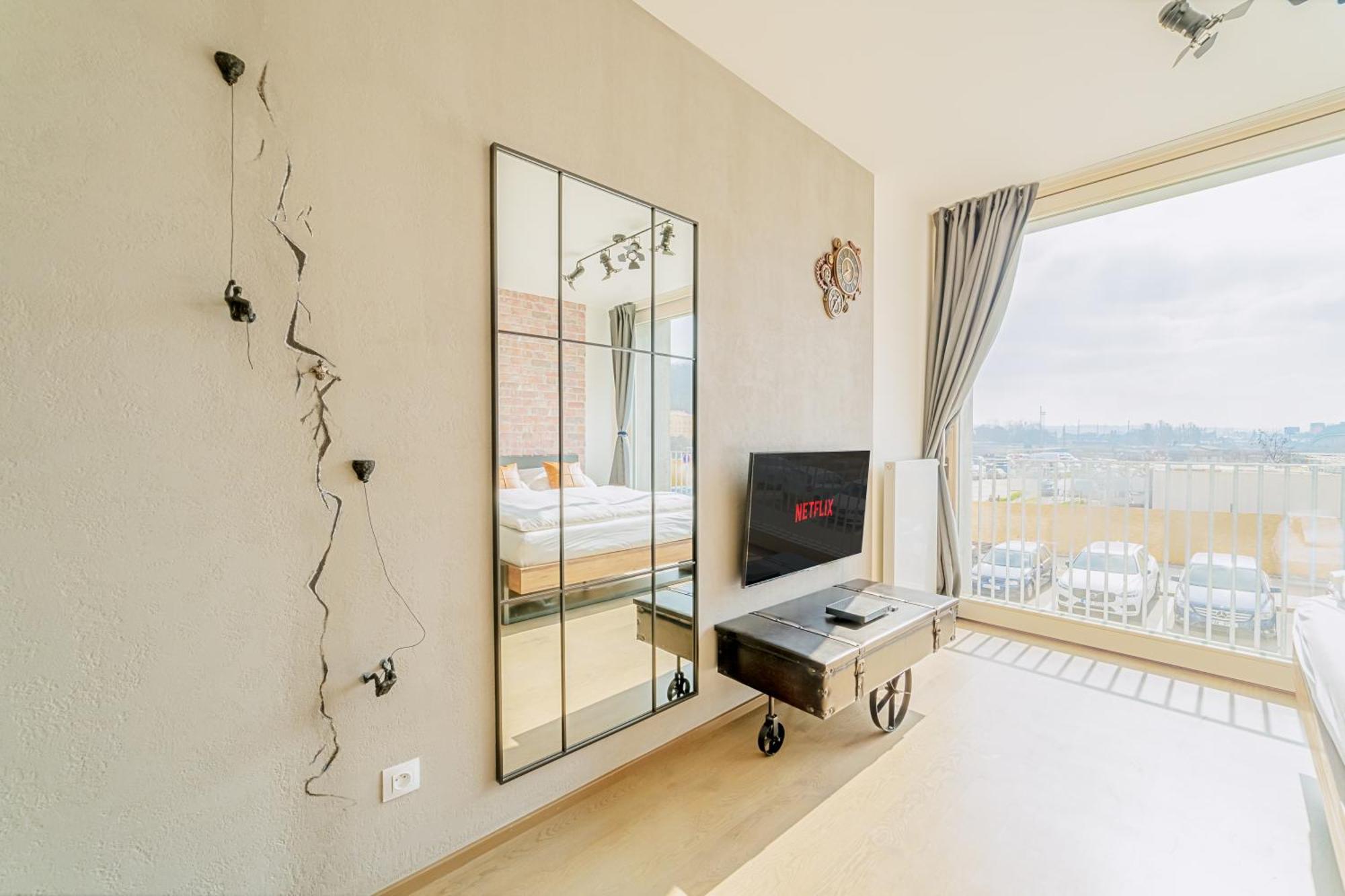 Industrialux In Premium Smichov City By Rentez * Praag